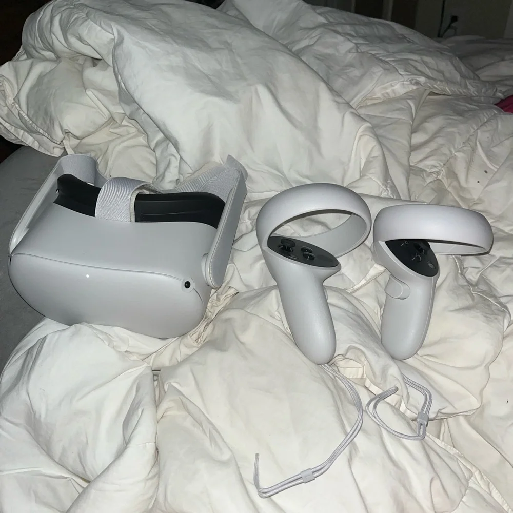 Standalone Wireless VR Headset - White